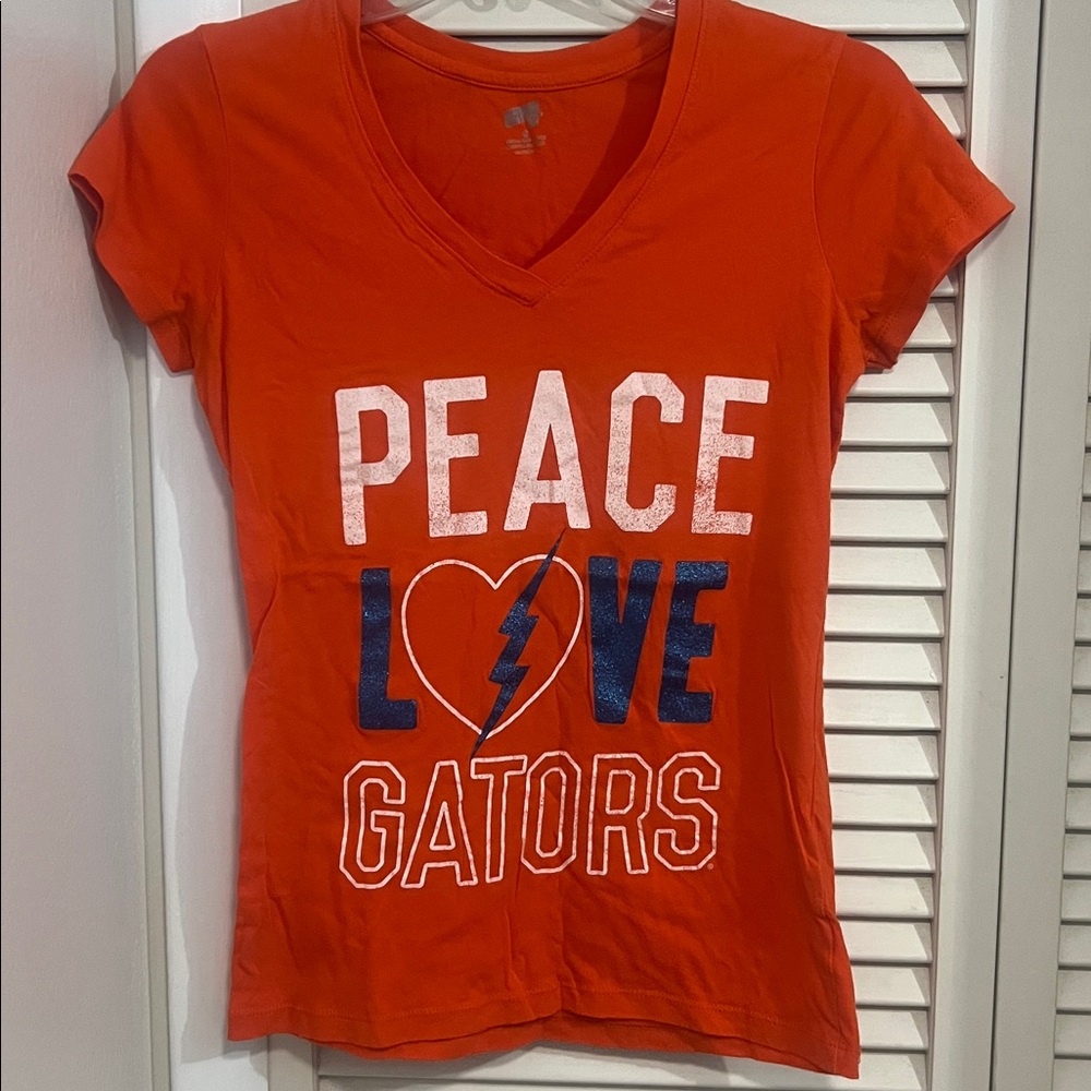 Sofee Brand Women’s Small Peace Love Gators V-neck Florida Orange T-Shirt
